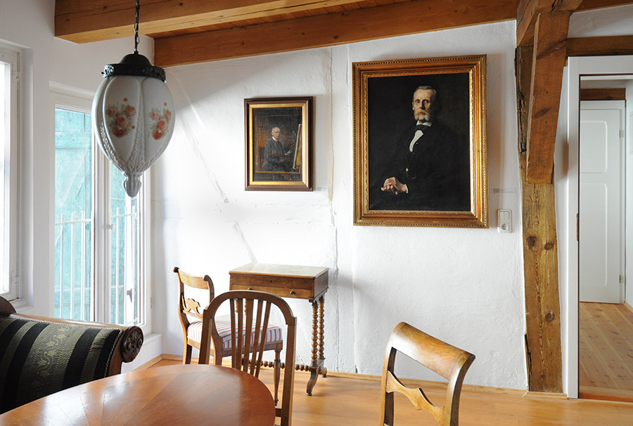 Das Familienkabinett mit den zwei neuen Porträts der Familie Friedrich